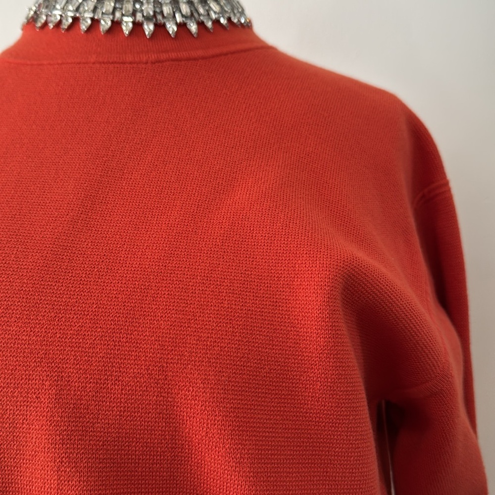 UUUU Uniqulo Orange sweater in size large - Picture 2 of 10